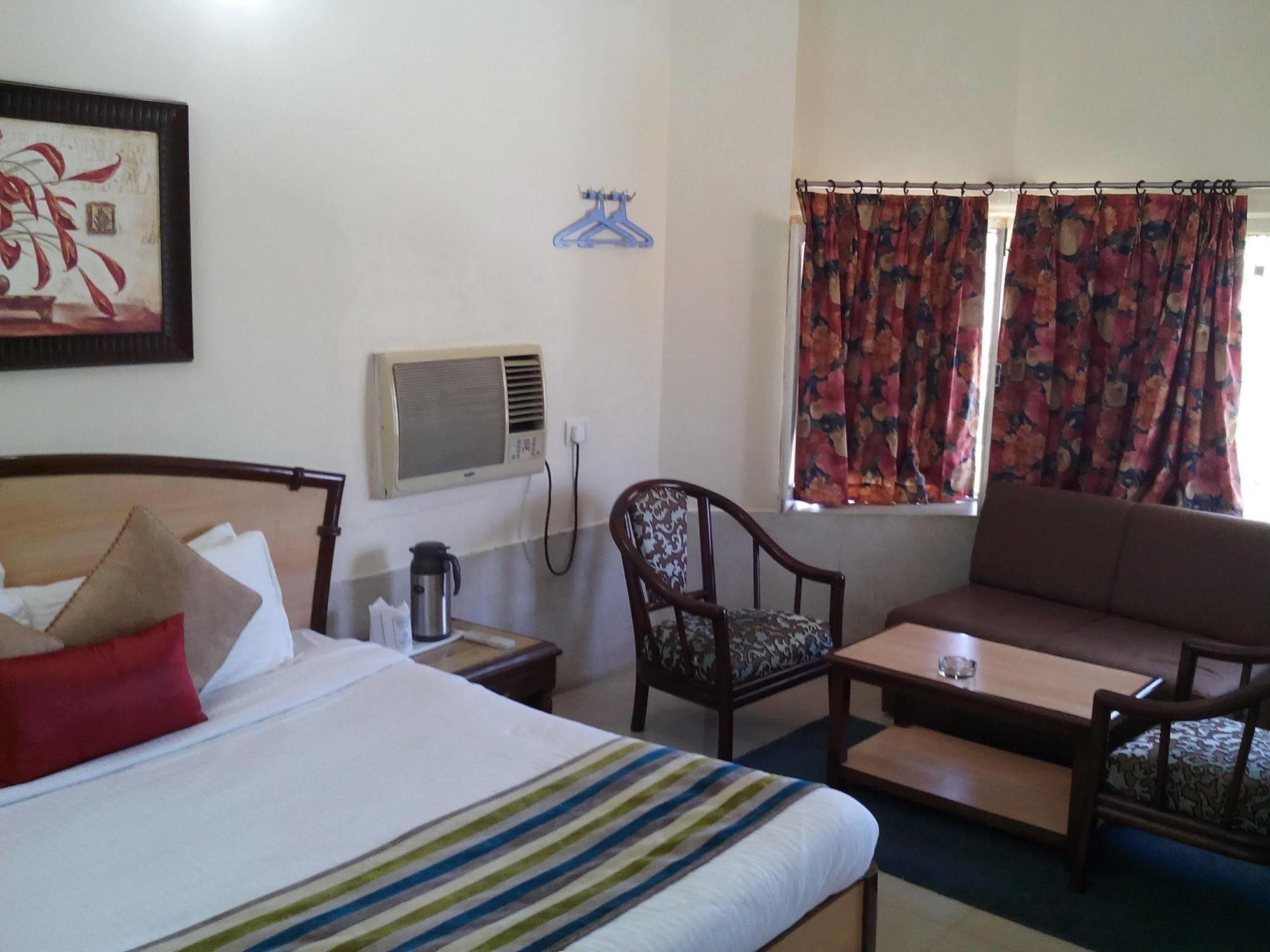 Hotel Karnavati Mount Abu Exterior foto